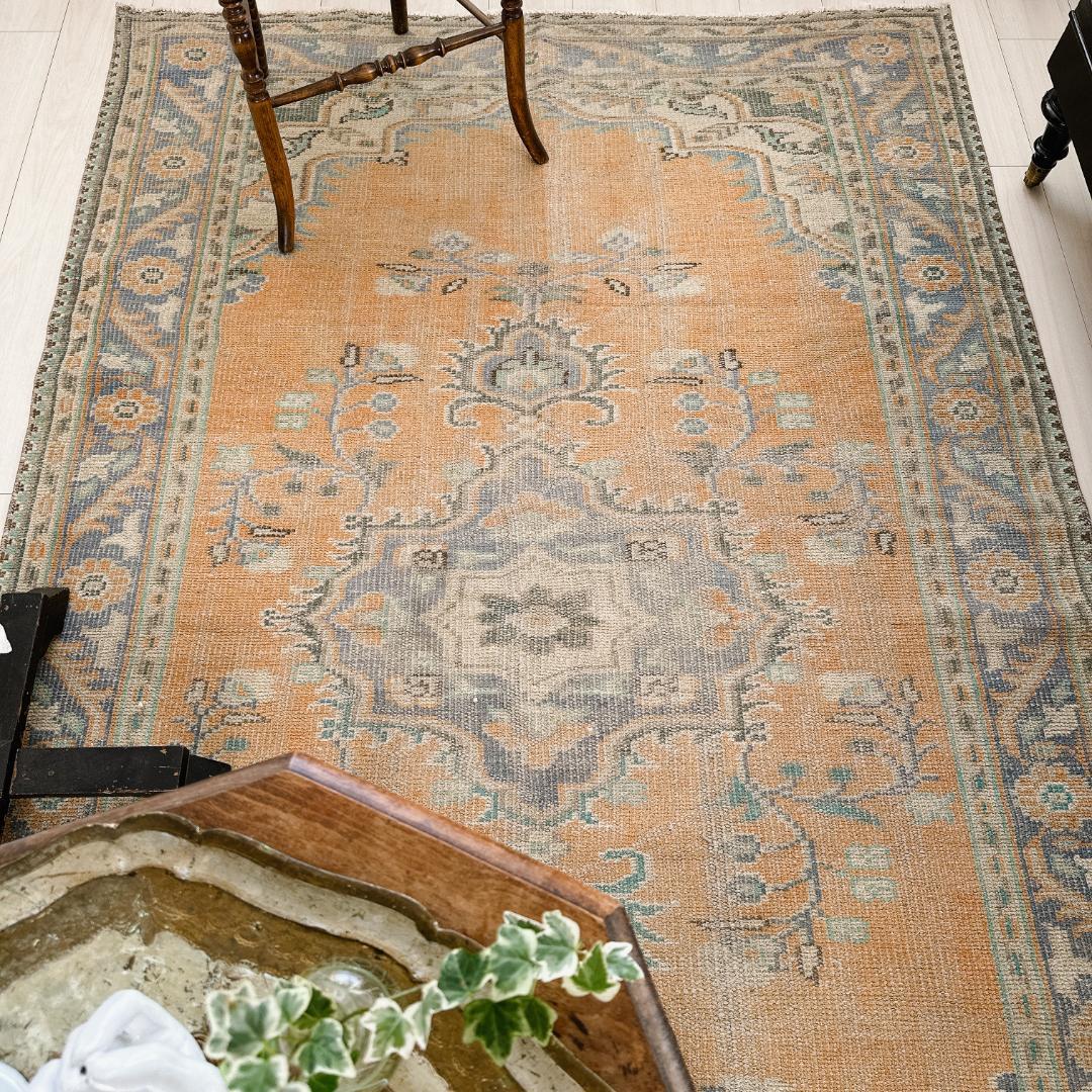 トルコ ヴィンテージラグ A115 大判 ペールオレンジ ターコイズ ブルー