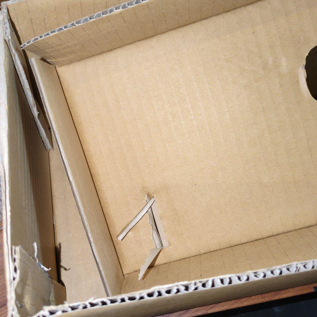 金属製　金色　虎　彫刻　皇貴 工芸品　置物