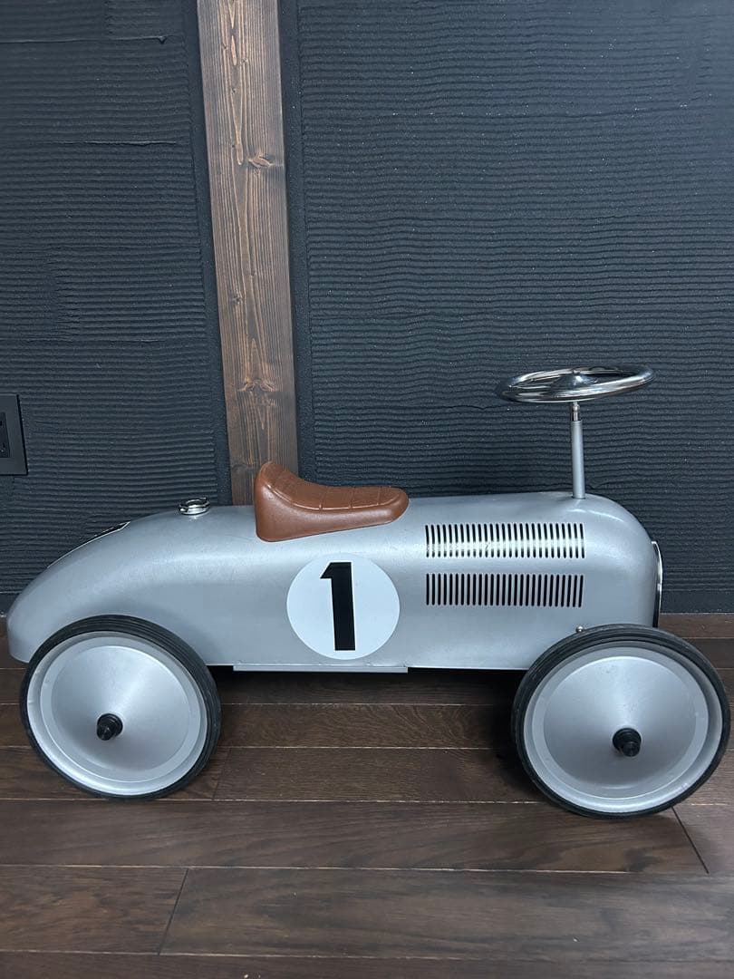 ARTABURG classic racer レーシングカー足蹴り