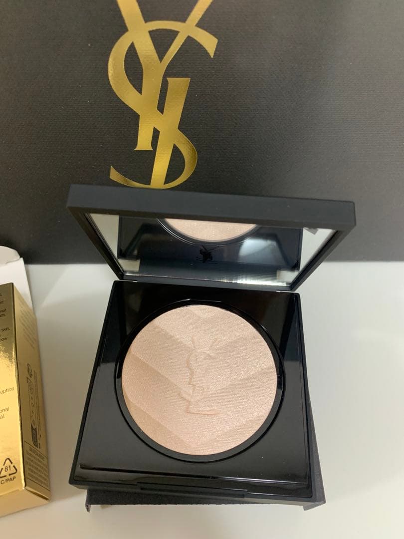 【新品】イヴサンローラン　オールアワーズ ハイパールミナイザー 01番