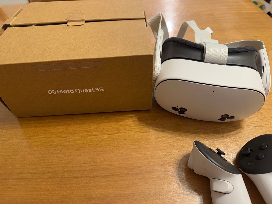  Quest 3S VRヘッドセット 本体とコントローラー