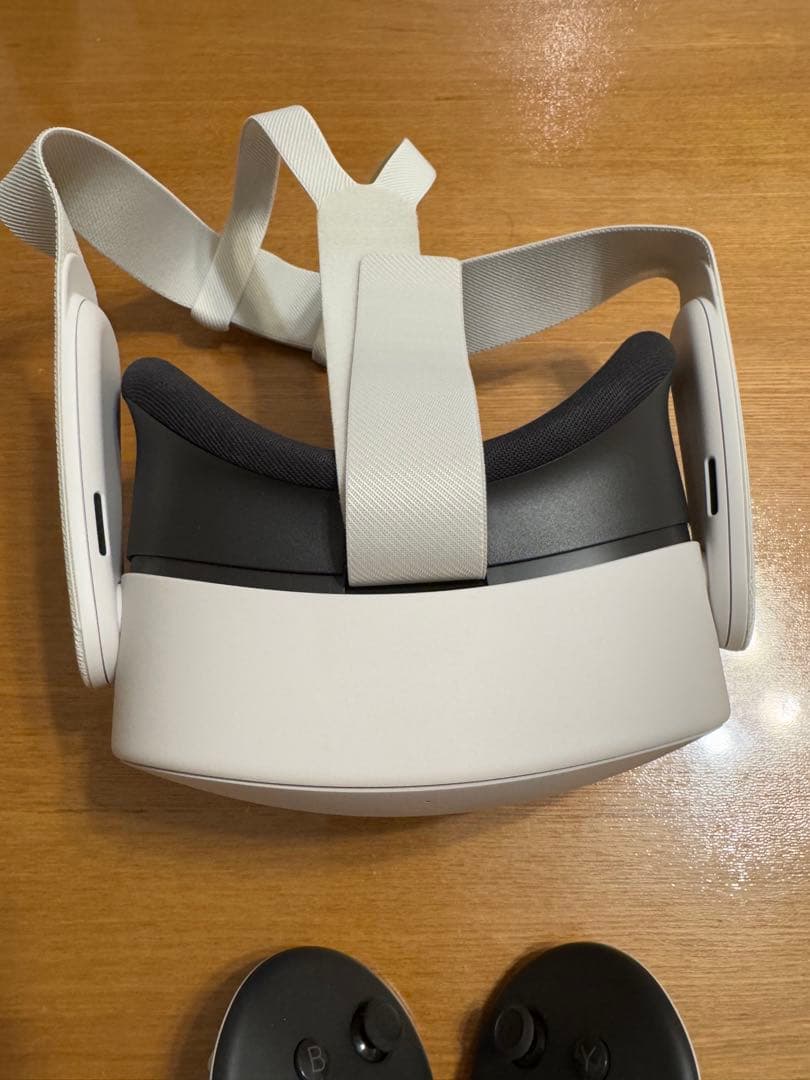  Quest 3S VRヘッドセット 本体とコントローラー