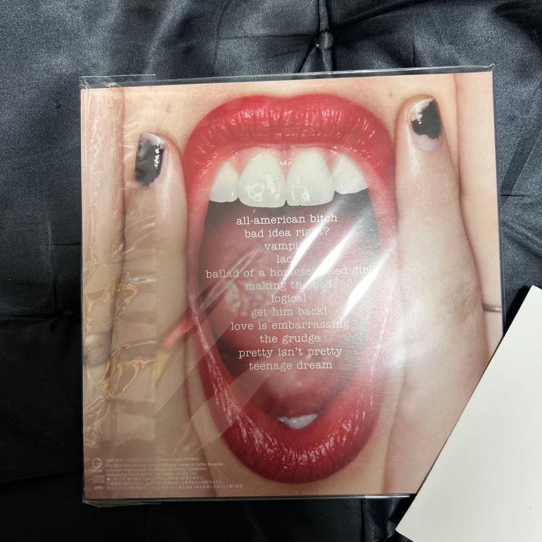 Olivia Rodrigo オリビア ロドリゴ GUTS 直筆サイン 付き