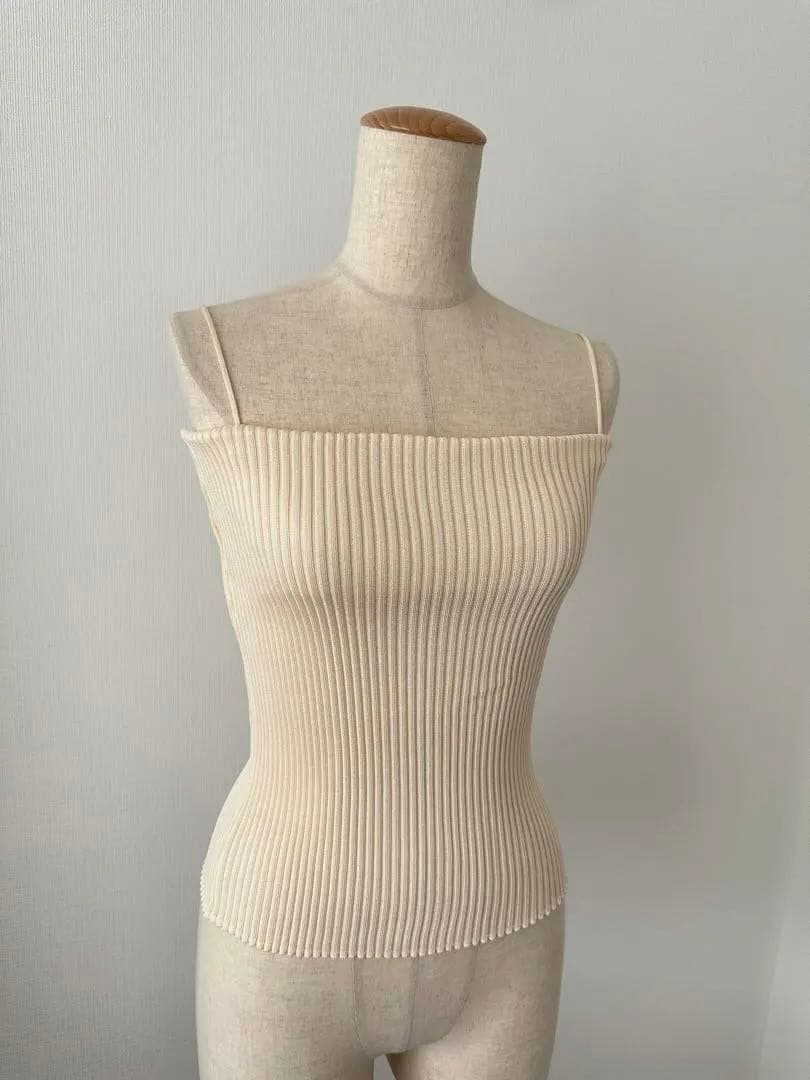 IIROT イロット　新品未使用　ベージュ リブ編み オフショルダーキャミソール