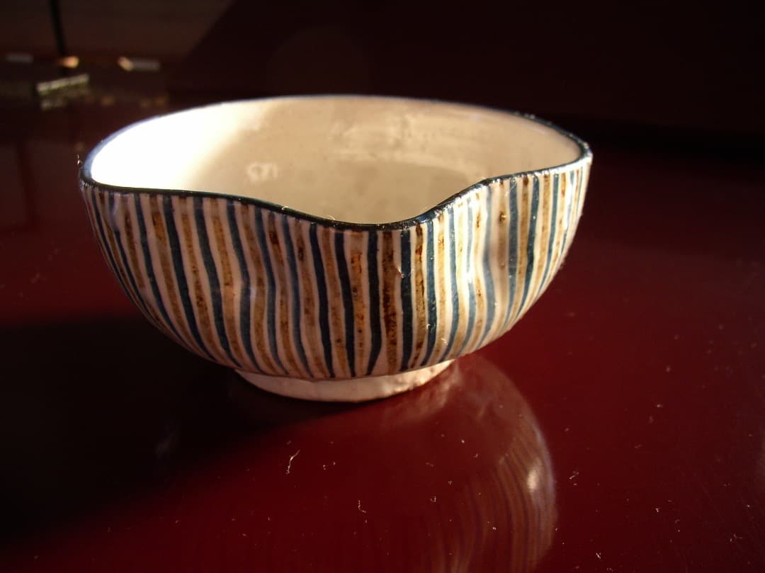 粉引絵付片口　金田誠作　素朴で手に馴染みの良い片口　金海窯の流れ　民藝