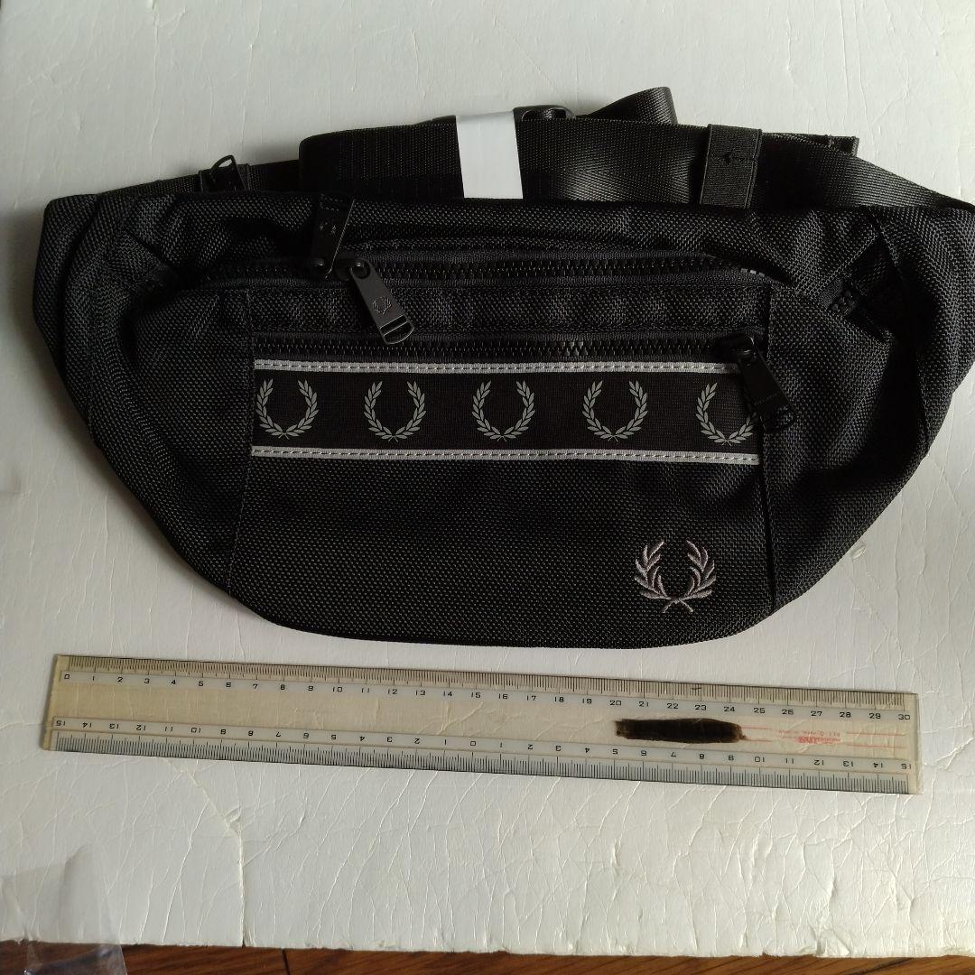 FRED PERRY　フレッドペリー　バッグ　ウエストポーチ　ブラック