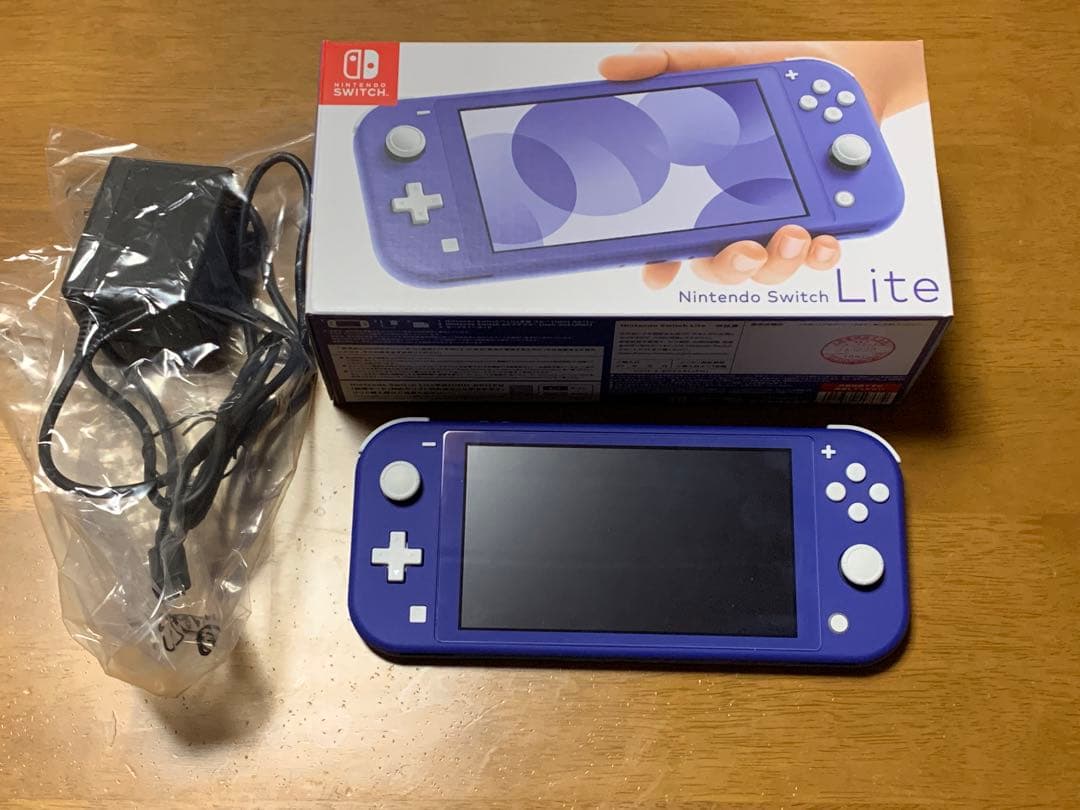 任天堂Switch ライト　ブルー