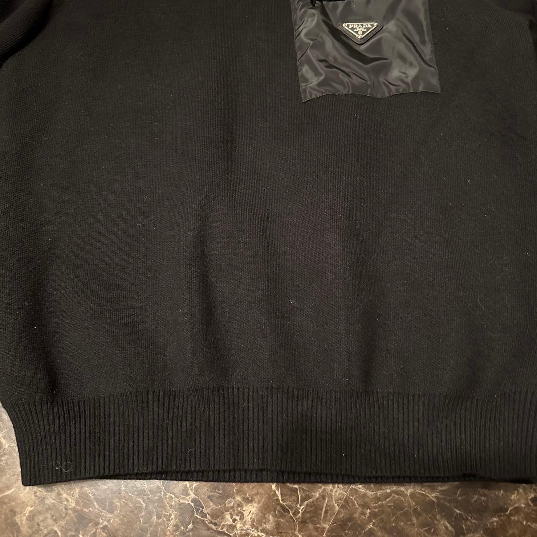 最終価格黒 ロゴ入りニットセーター ポケット付き