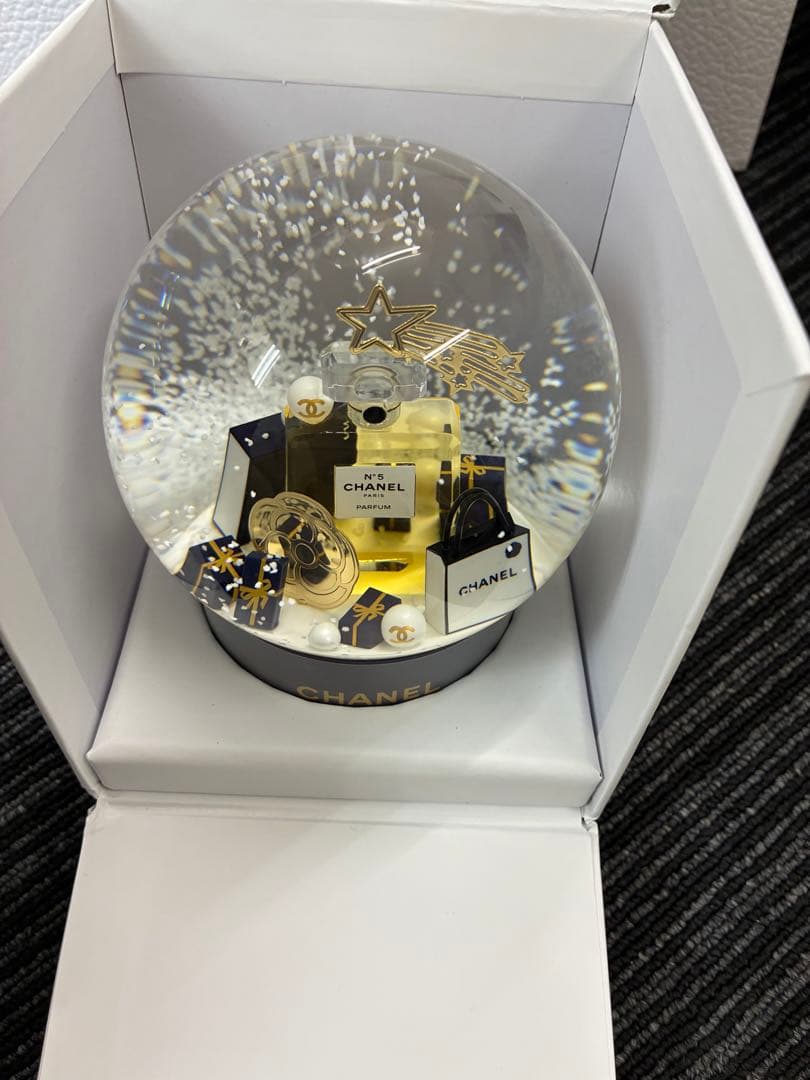 今日限定セール　シャネル　ビューティー　スノードーム　2025
