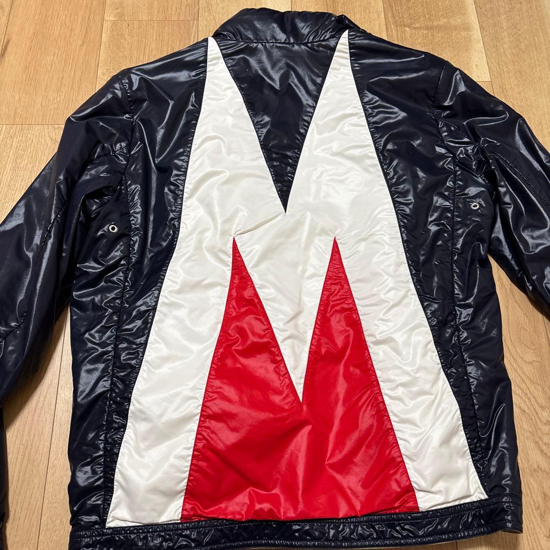 モンクレール リバーシブル ナイロンジャケット 背面ロゴ 収納フード