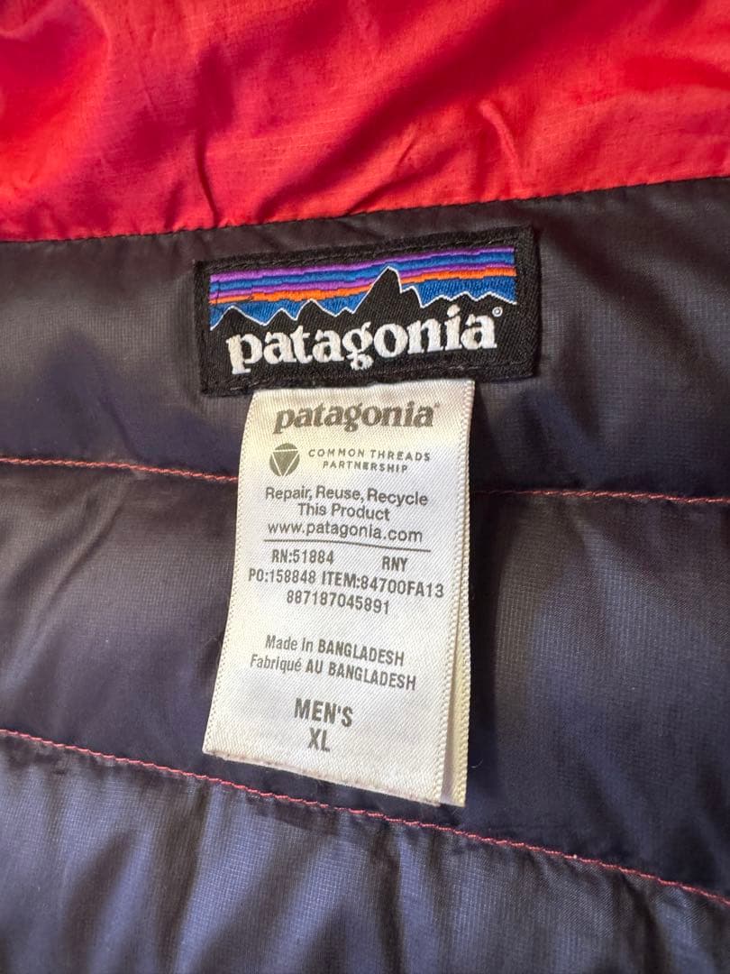 神サイズパタゴニアダウンセーターフーディ　ダウンジャケットフード　赤　XL