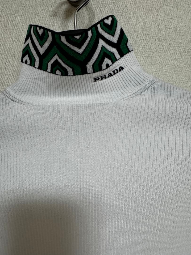 PRADA ホワイト タートルネックニット2022AWコレクション