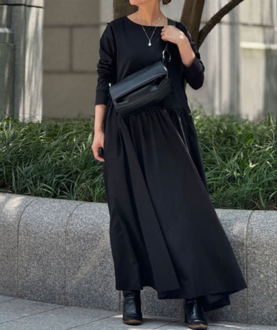 BEARDSLEY ビアズリー　レザーボディバッグ　ブラック　新品