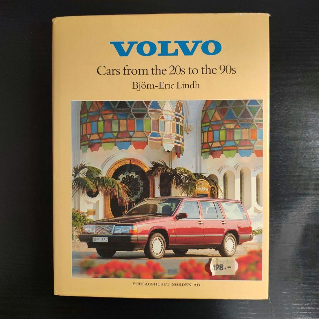 Volvo: Cars from the 20's to the 90's 洋書