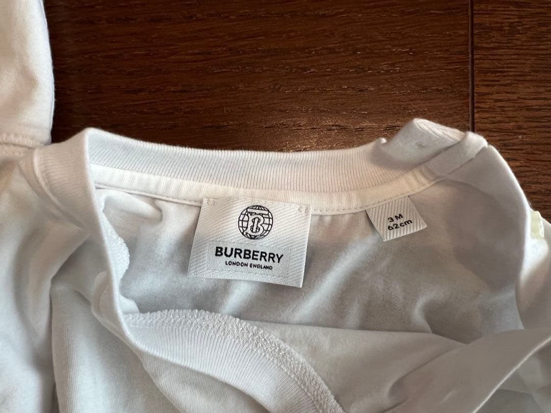 BURBERRY ホワイトロンパース　3M　帽子セット