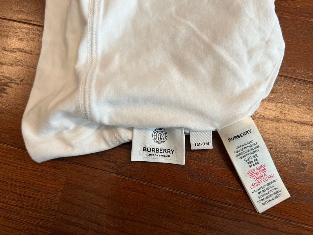 BURBERRY ホワイトロンパース　3M　帽子セット