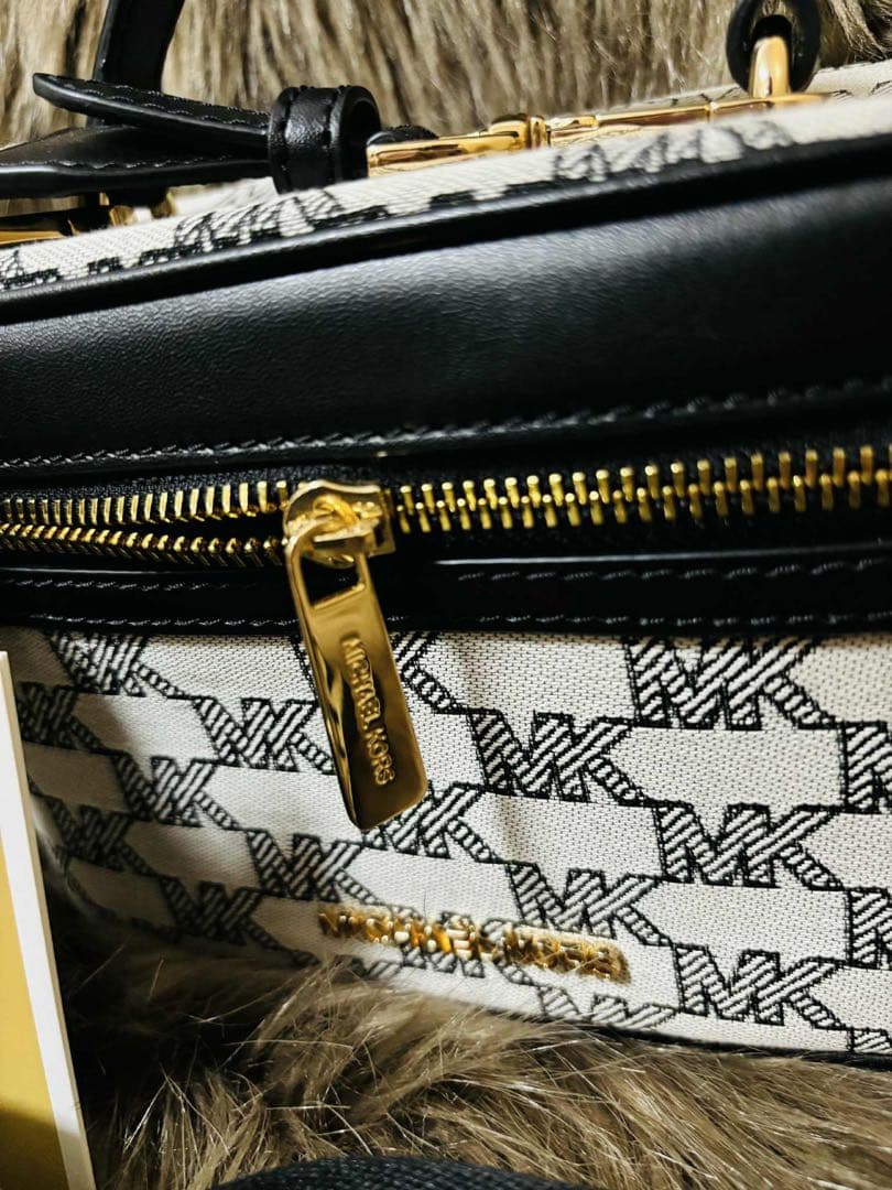 MICHAEL KORS MKロゴボディバッグ
