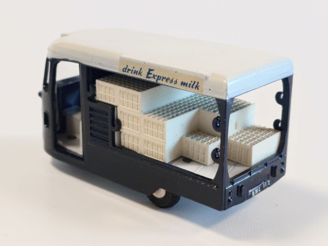 ミニカー SPOT - ON 122 UNITED DAIRIES MILK FLOAT