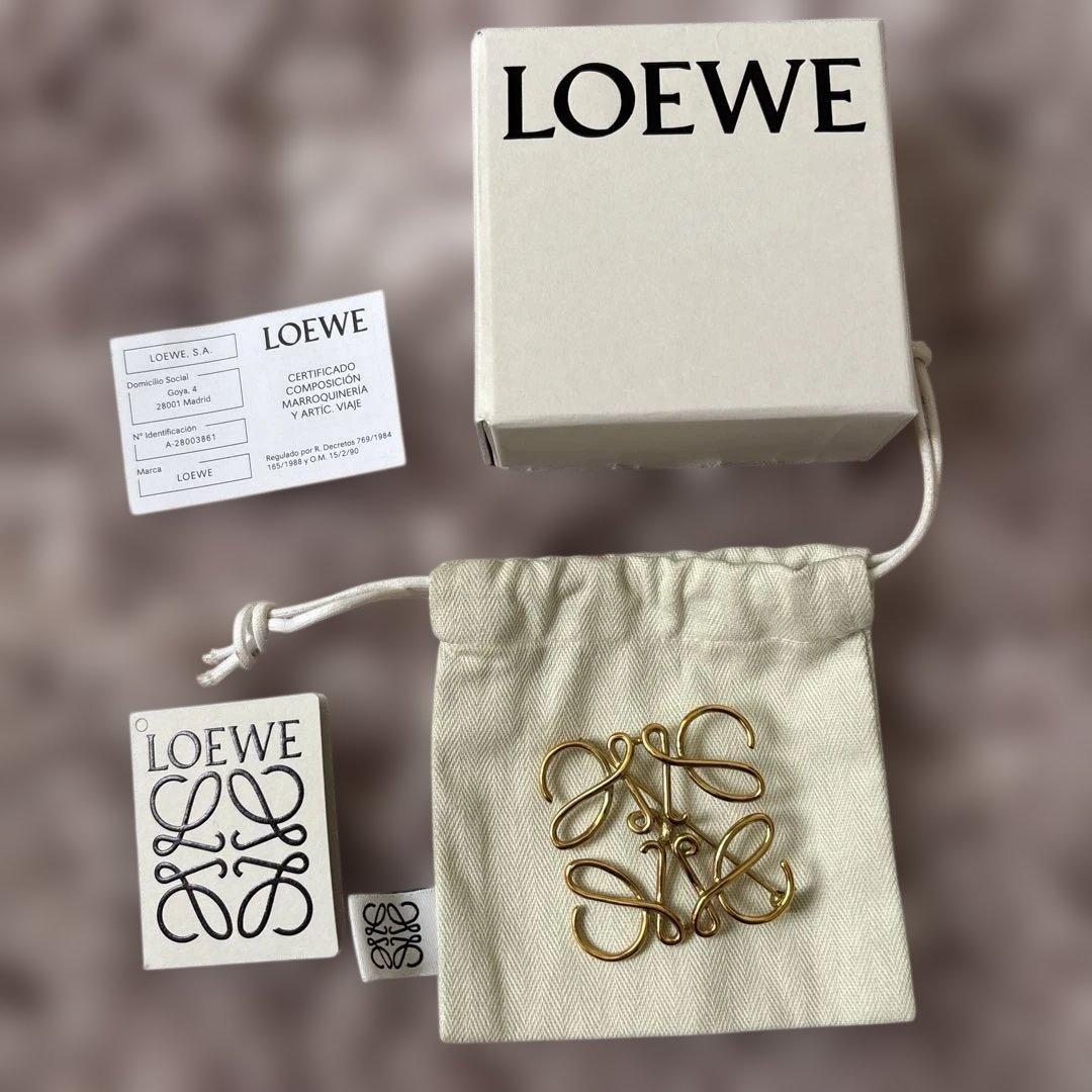 ロエベ　ブローチ