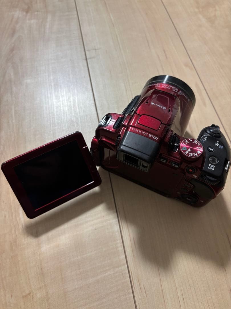 Nikon COOLPIXデジタル一眼レフカメラ レッド