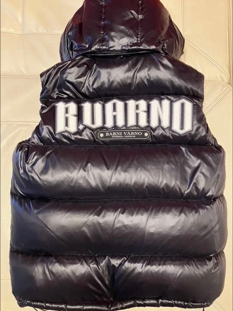 極美品　BARNIVARNOバー二ヴァーノ ダウンベスト