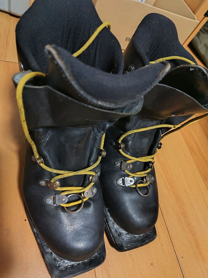 革テレマークブーツ ASOLO Extreme