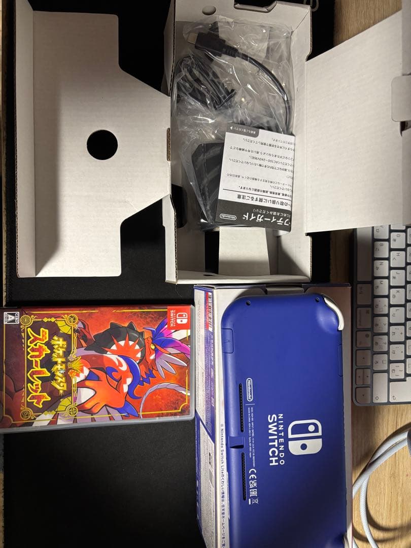 Nintendo Switch Lite ブルー 本体 + スカーレット