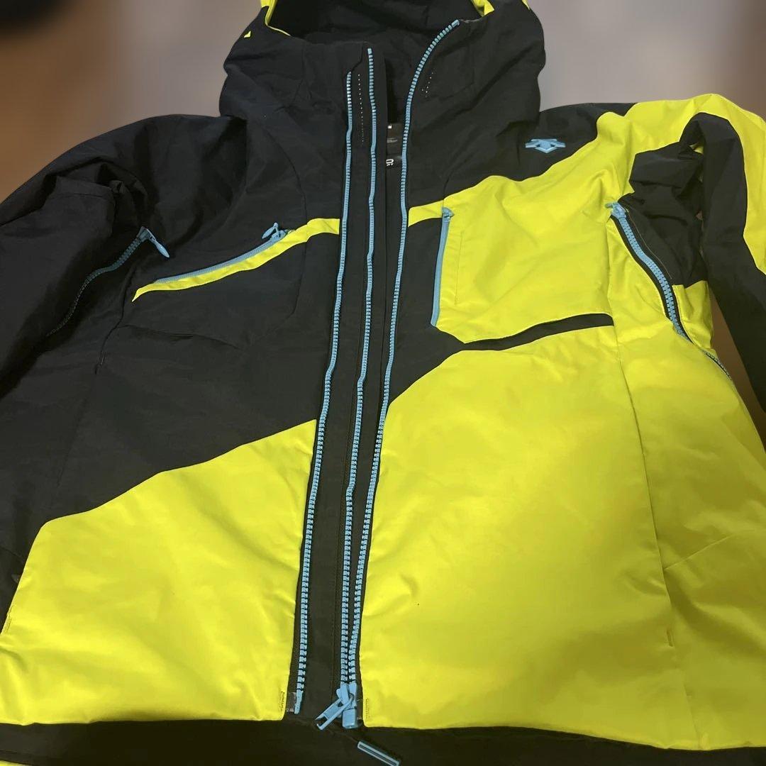 お値下げ！デサント黒/イエロー色★スキーウェア バックポケット付き　上下Lサイズ