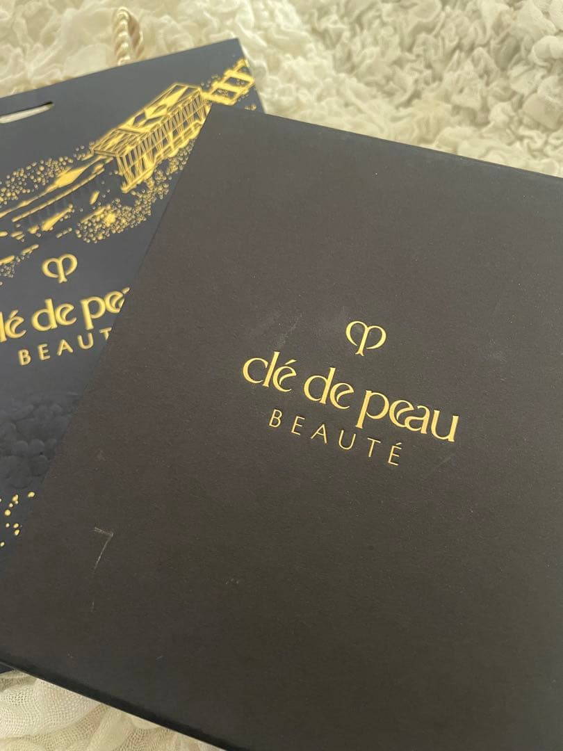 クレドポーボーテ　リキッドファンデーション　オークル　クレームタンテ