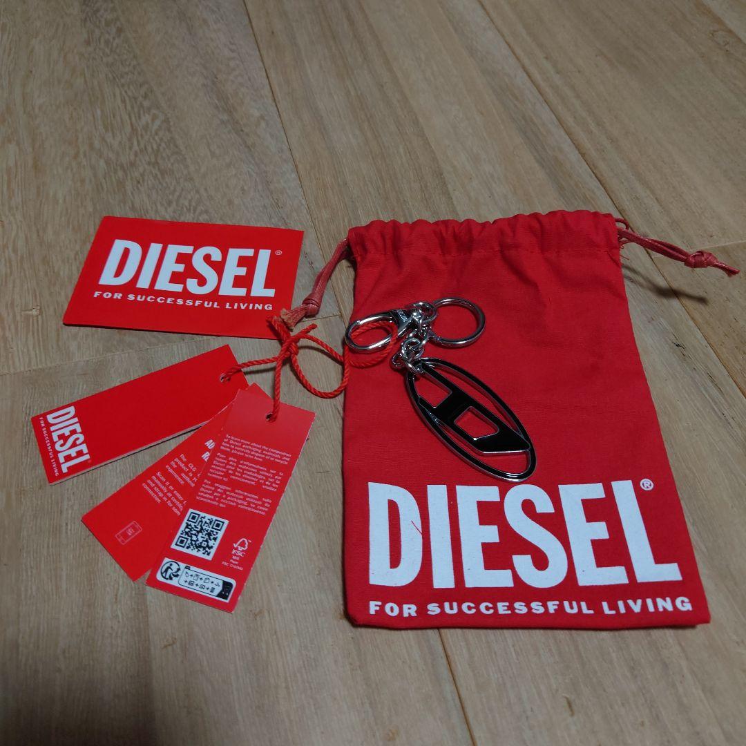 新品未使用 DIESEL ロゴ キーホルダー X08462PR581