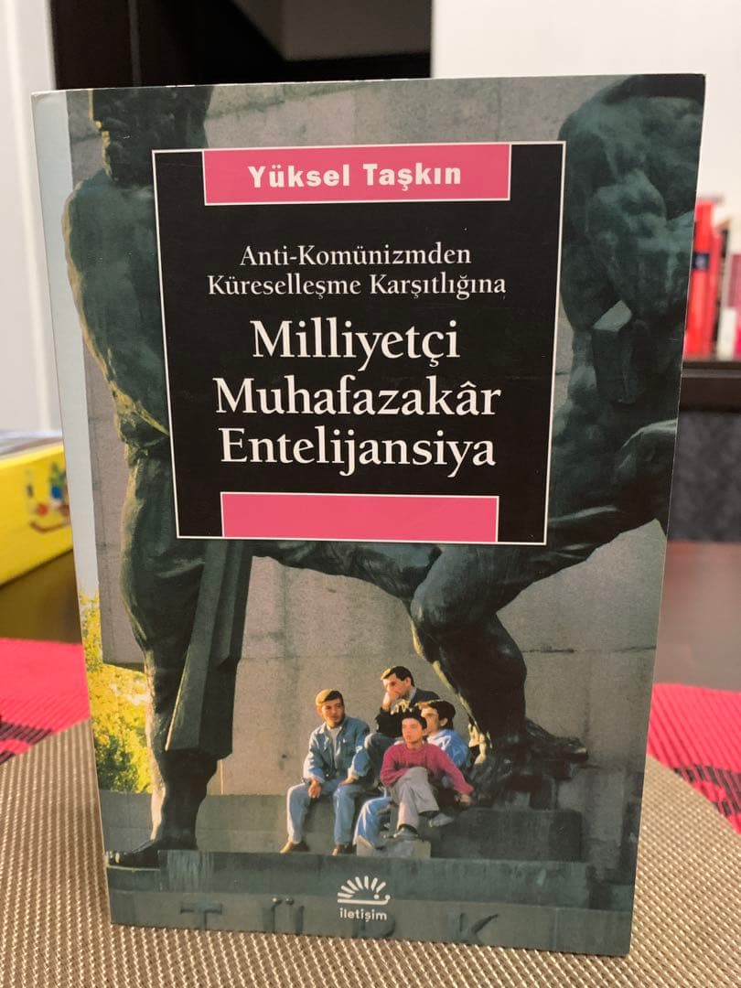 希少　Milliyetçi Muhafazakâr Entelijansiya