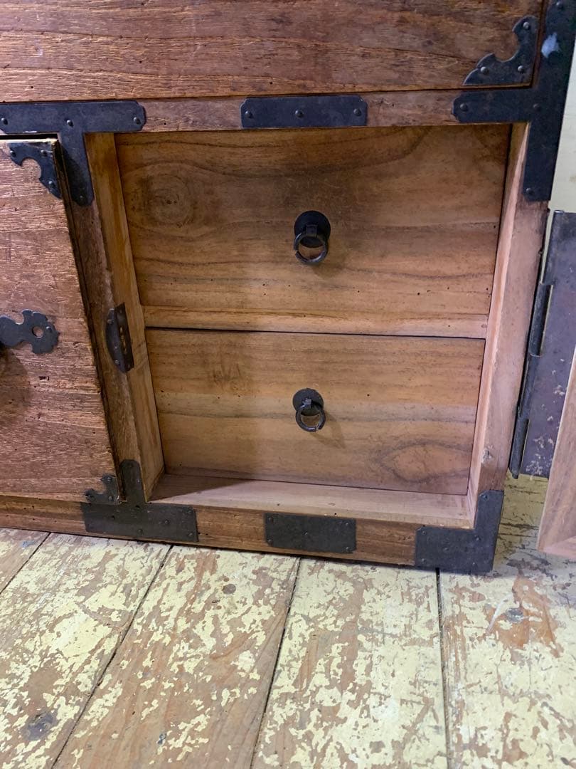 古い木味　二本松箪笥　引き出し2杯子引き出し2杯　カラクリ松竹梅蝶金具　チェスト