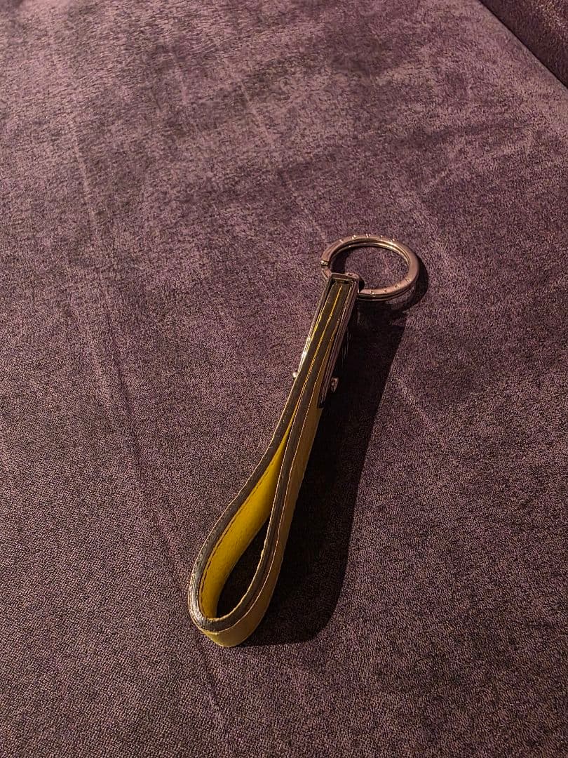 Louis Vuitton 蛍光イエロー キーホルダー　キーリング