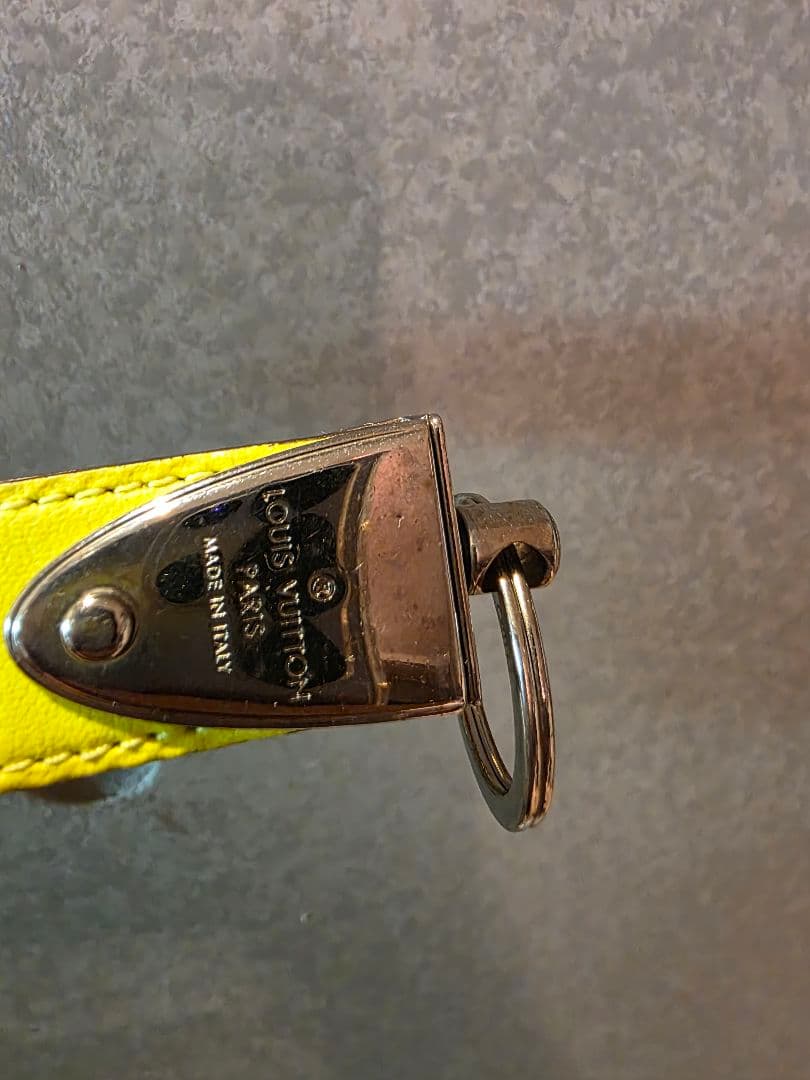 Louis Vuitton 蛍光イエロー キーホルダー　キーリング