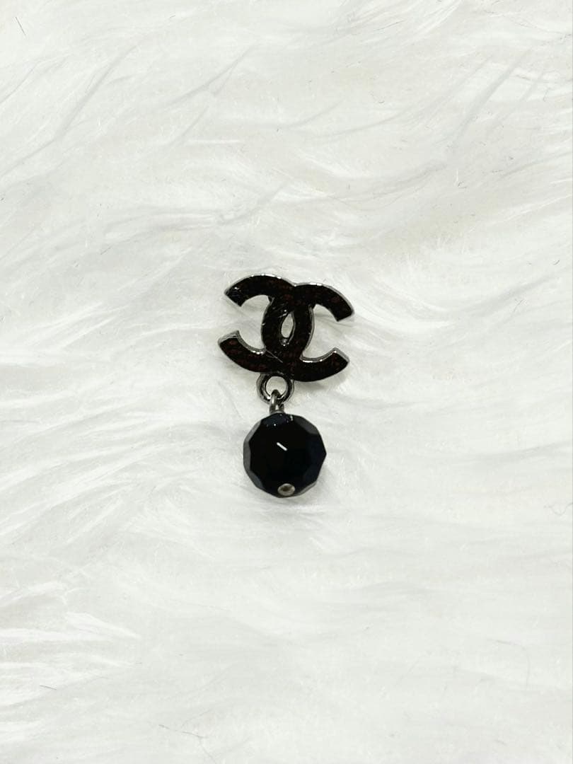シャネルCHANEL ココマーク 片耳ピアス　ガンメタ 黒ボール