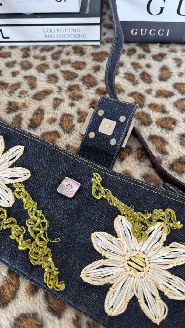 ヴォンテージFENDI花刺繍デニムボディーバッグ