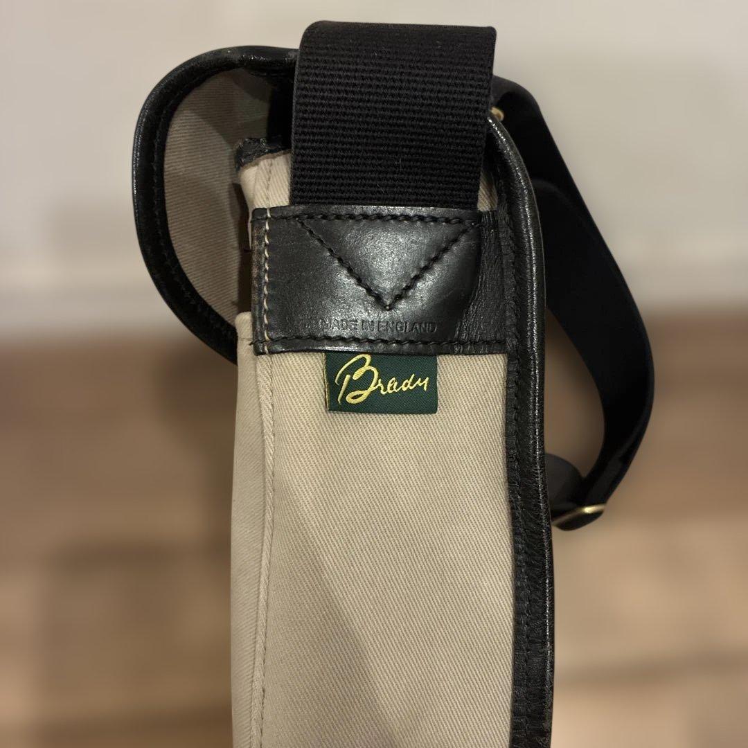 brady ショルダーバッグ　STOUR グレー
