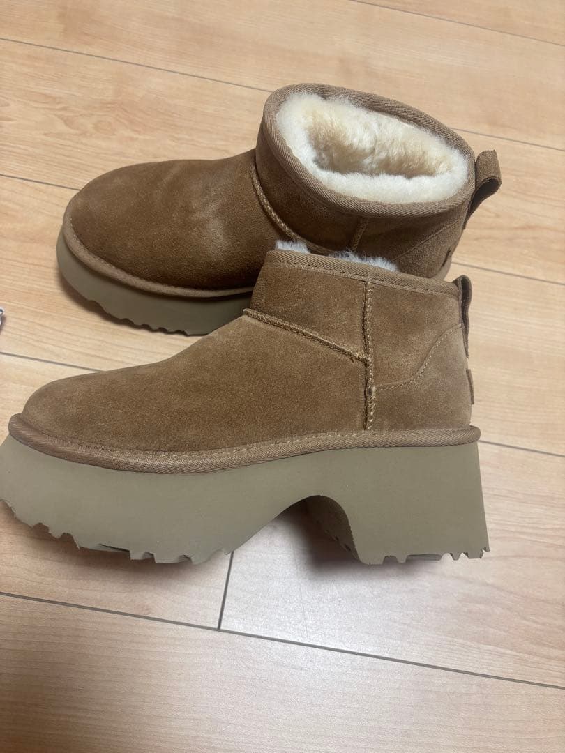 値下げ1月限定UGG 23厚底7cmふわふわムートンブーツ