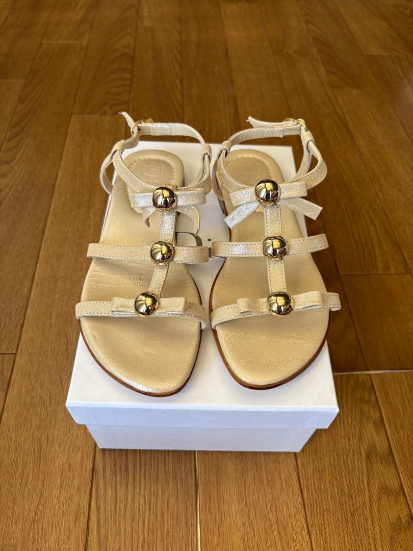 新品！Dior ベージュ サンダル