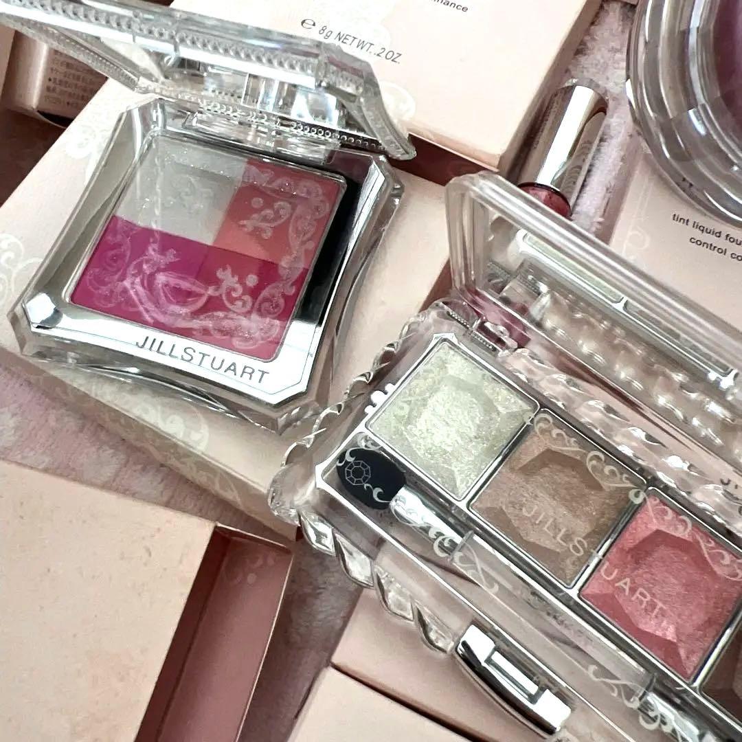 ジルスチュアートコスメ未使用品まとめ売り❤︎35点以上❤︎ほとんど限定品