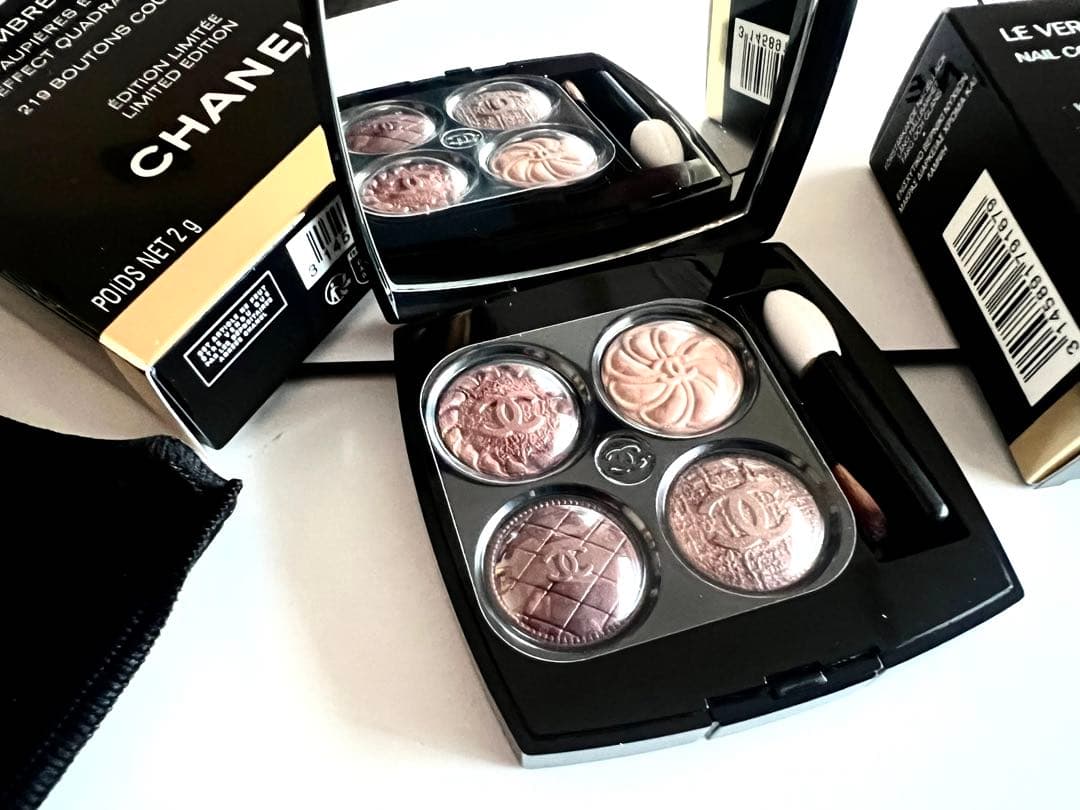 CHANEL特別限定品アイシャドウパレット219& ヴェルニホワイトシルク167