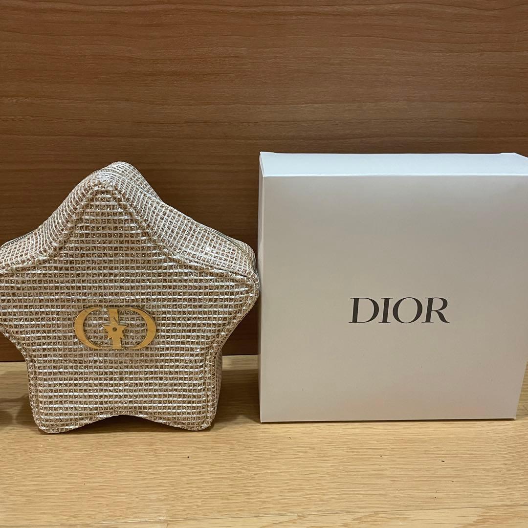 Dior カプチュール トータル ヒアルショット ホリデー