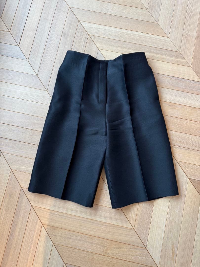 THE ROW ブラック ハーフパンツ