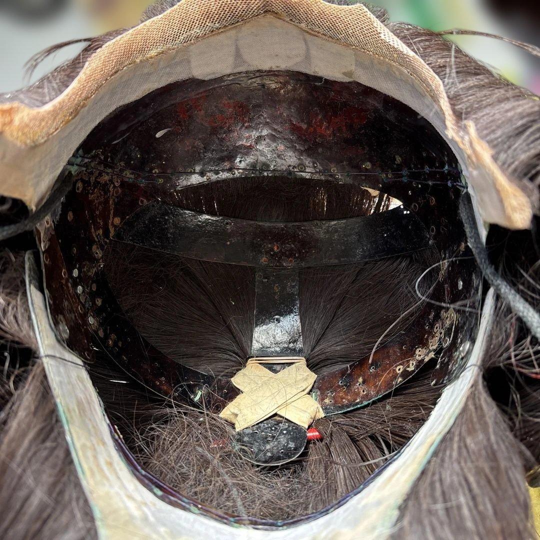 伝統的な黒い日本のかつら