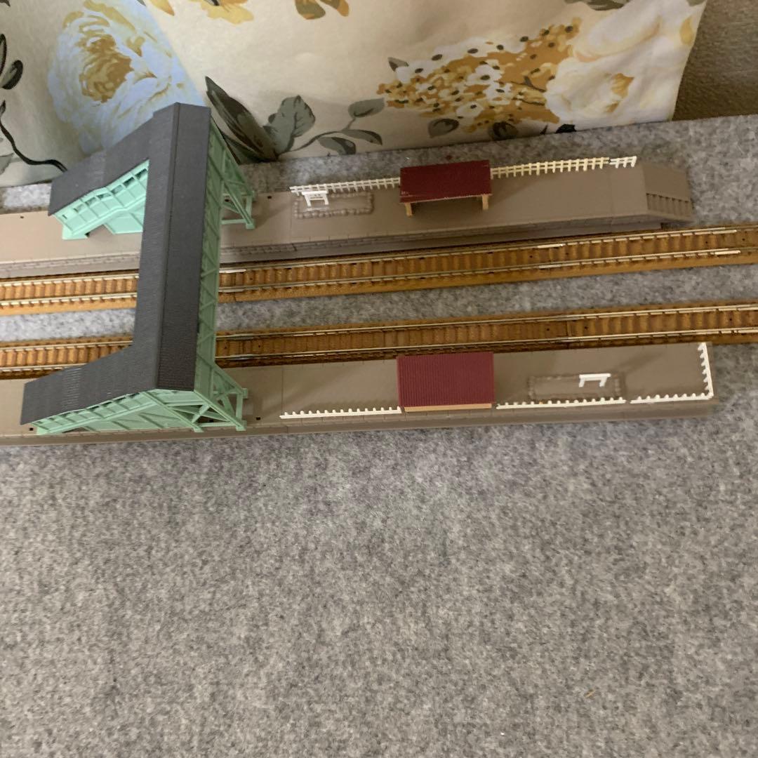 Nゲージ　トミックス製　跨線橋と機関庫のある複線ローカルレイアウトセット！