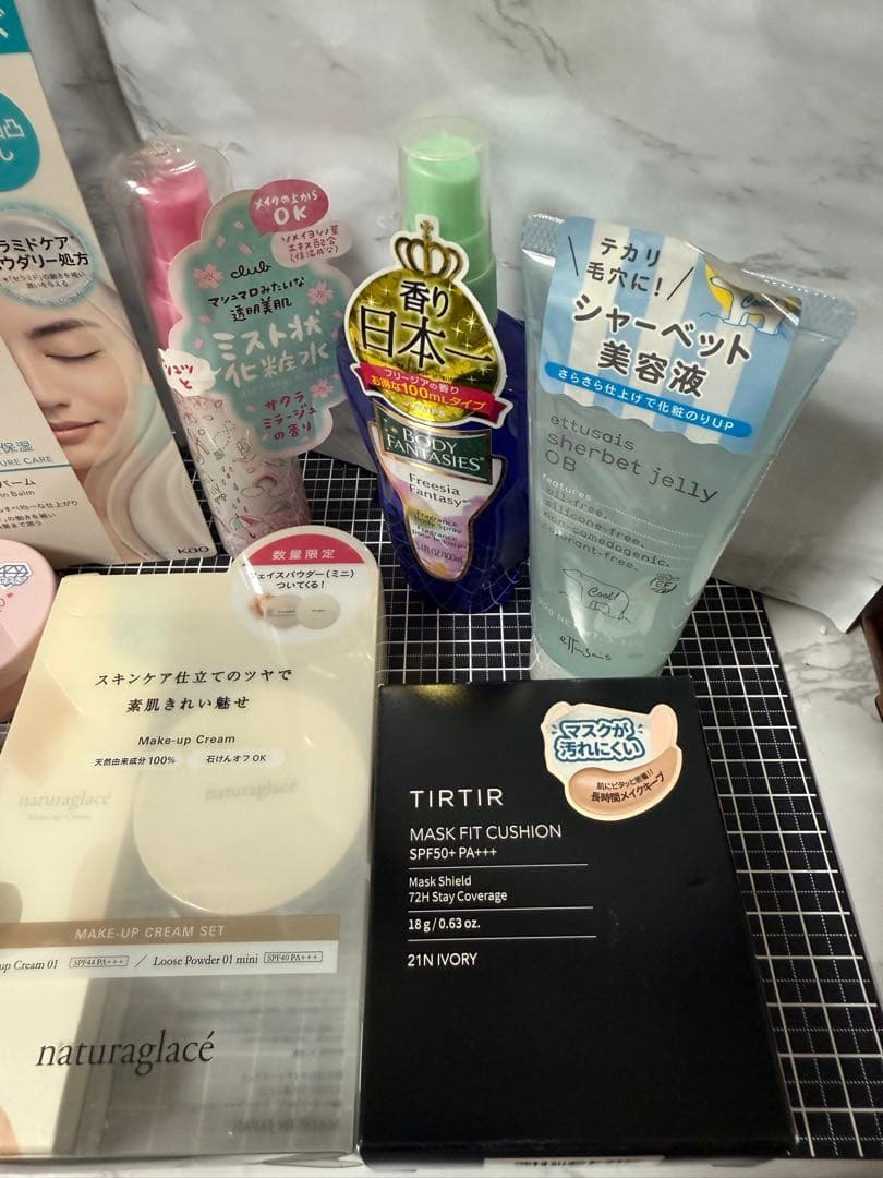 定価の半額以下！新品未開封コスメ豪華8点まとめ売り！激安