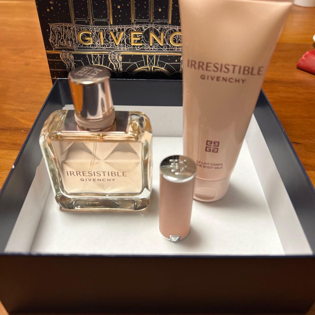 GIVENCHY IRRESISTIBLE 香水とボディミルクセット