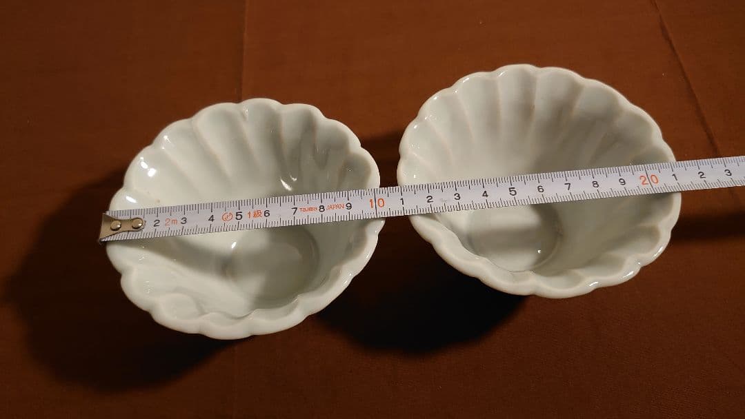 李朝　白磁　陽刻　龍文　アンティーク李朝　蔵出し　鑑賞陶器　２客