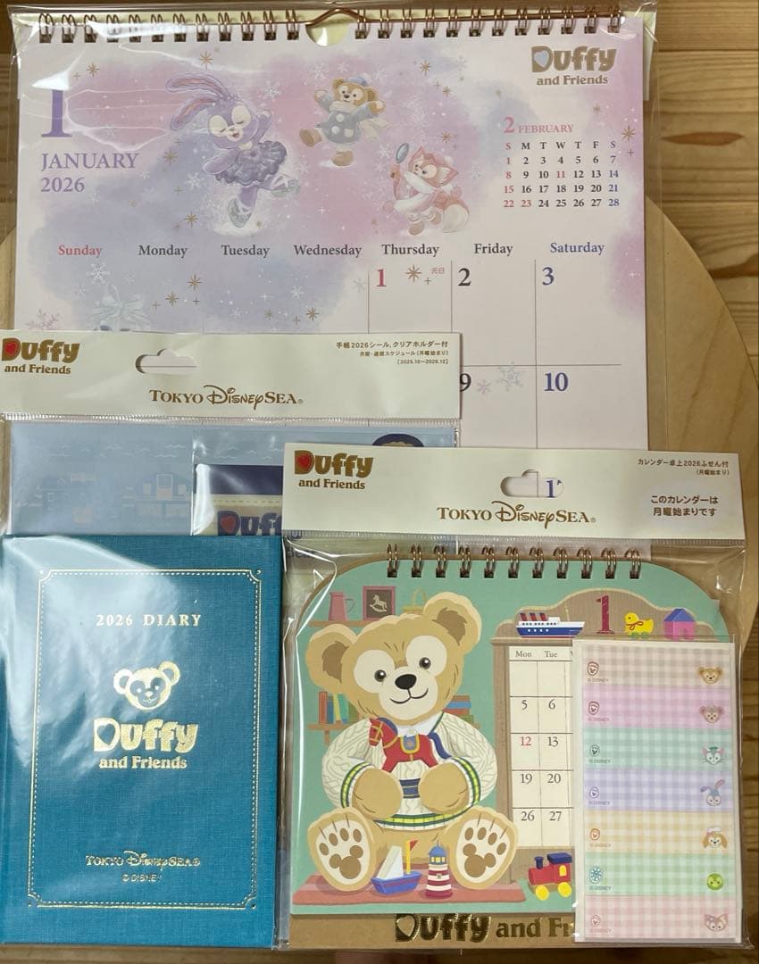 ダッフィー＆フレンズ　卓上、壁掛けカレンダー、スケジュール帳　３点セット