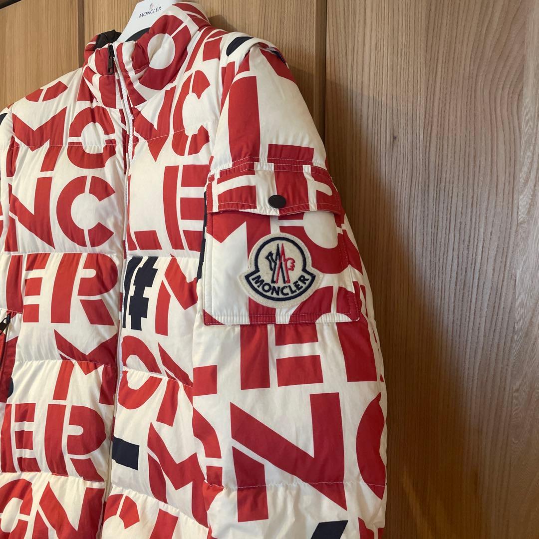 モンクレールジーニアス　ダウンジャケット